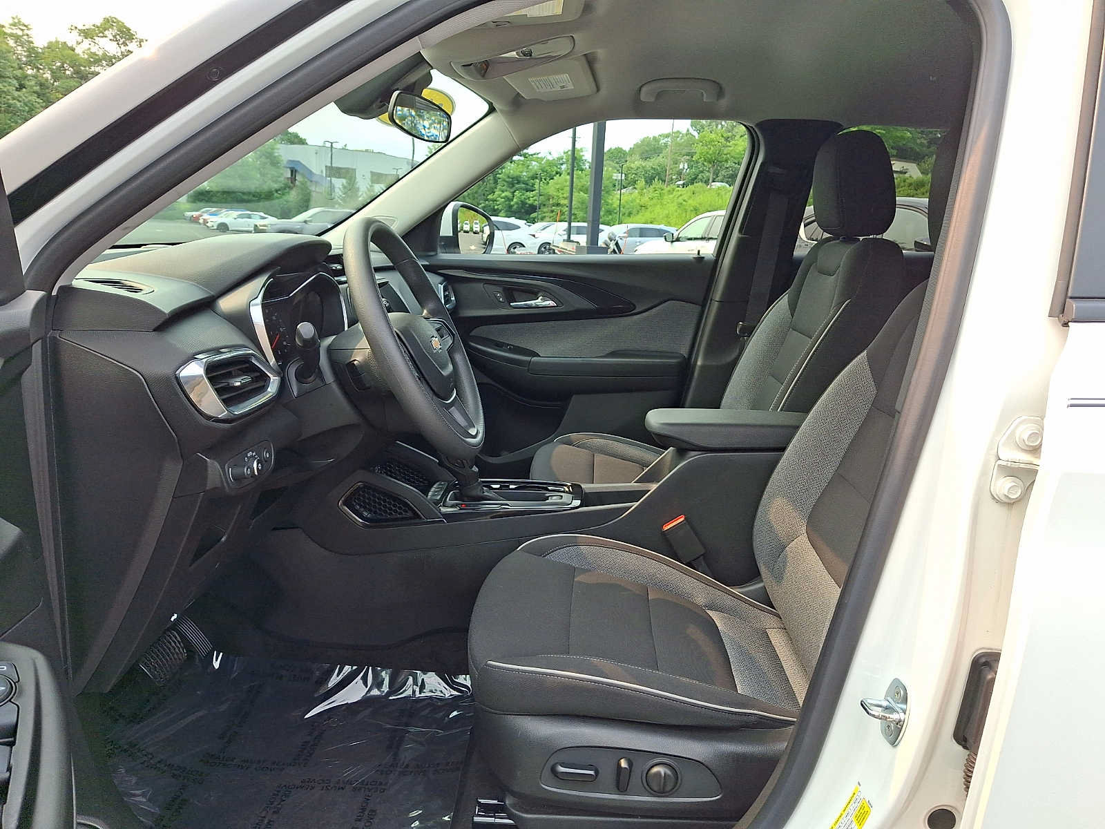 Used 2023 Chevrolet TrailBlazer LT AWD/4WD image 13