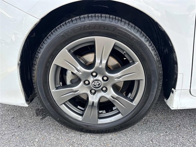 Used 2019 Toyota Sienna SE image 9