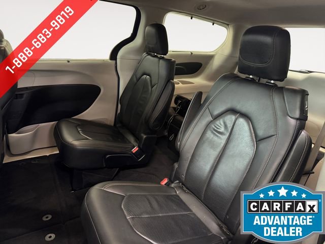 Used 2018 Chrysler Pacifica Touring-L w/ Tire & Wheel Group FWD image 22
