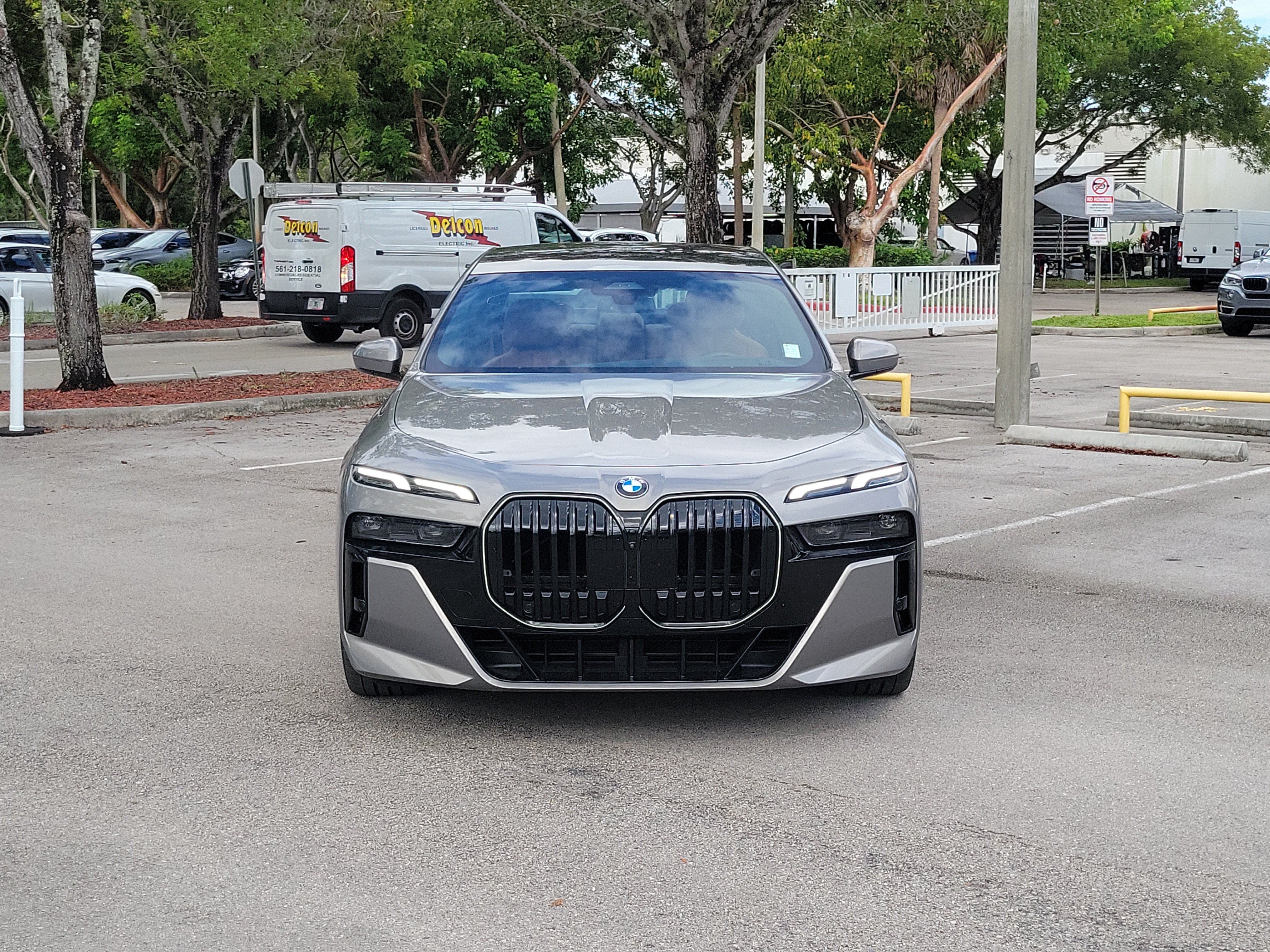Used 2025 BMW 740i w/ Premium Package RWD image 8