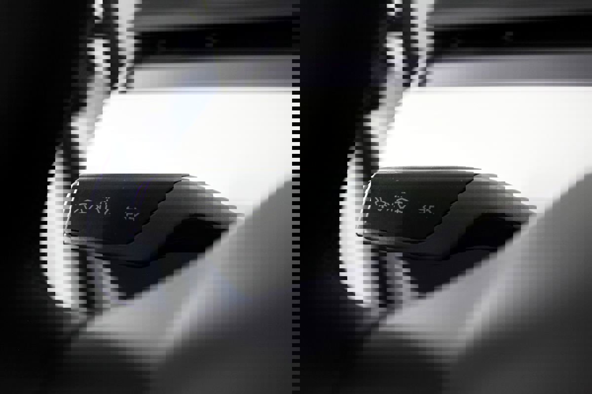 Used 2020 Tesla Model Y Long Range image 23