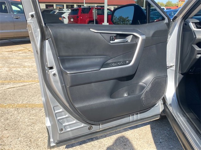 Used 2025 Toyota RAV4 XLE image 18