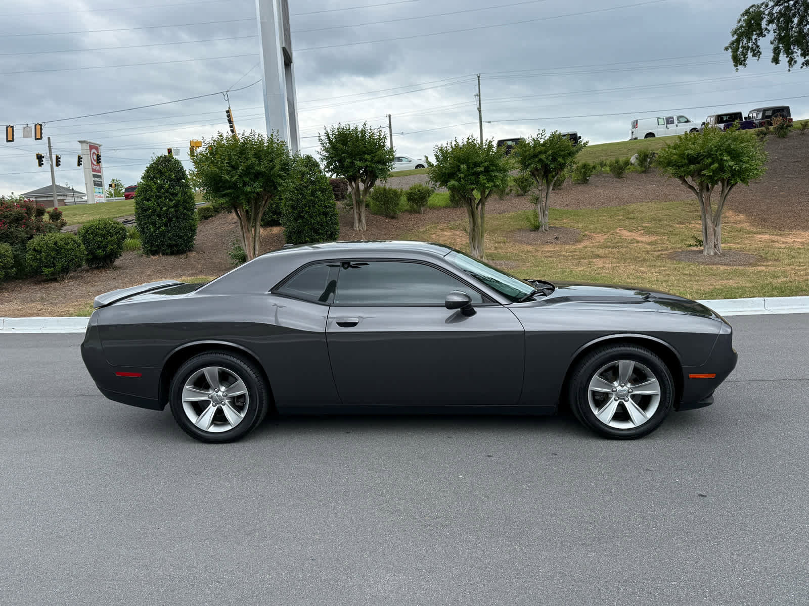 Used 2019 Dodge Challenger SXT w/ Driver Convenience Group RWD image 6