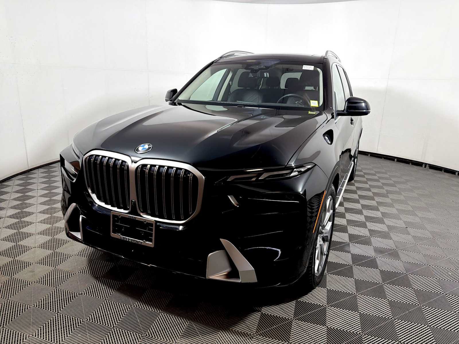 Used 2024 BMW X7 xDrive40i AWD/4WD image 3
