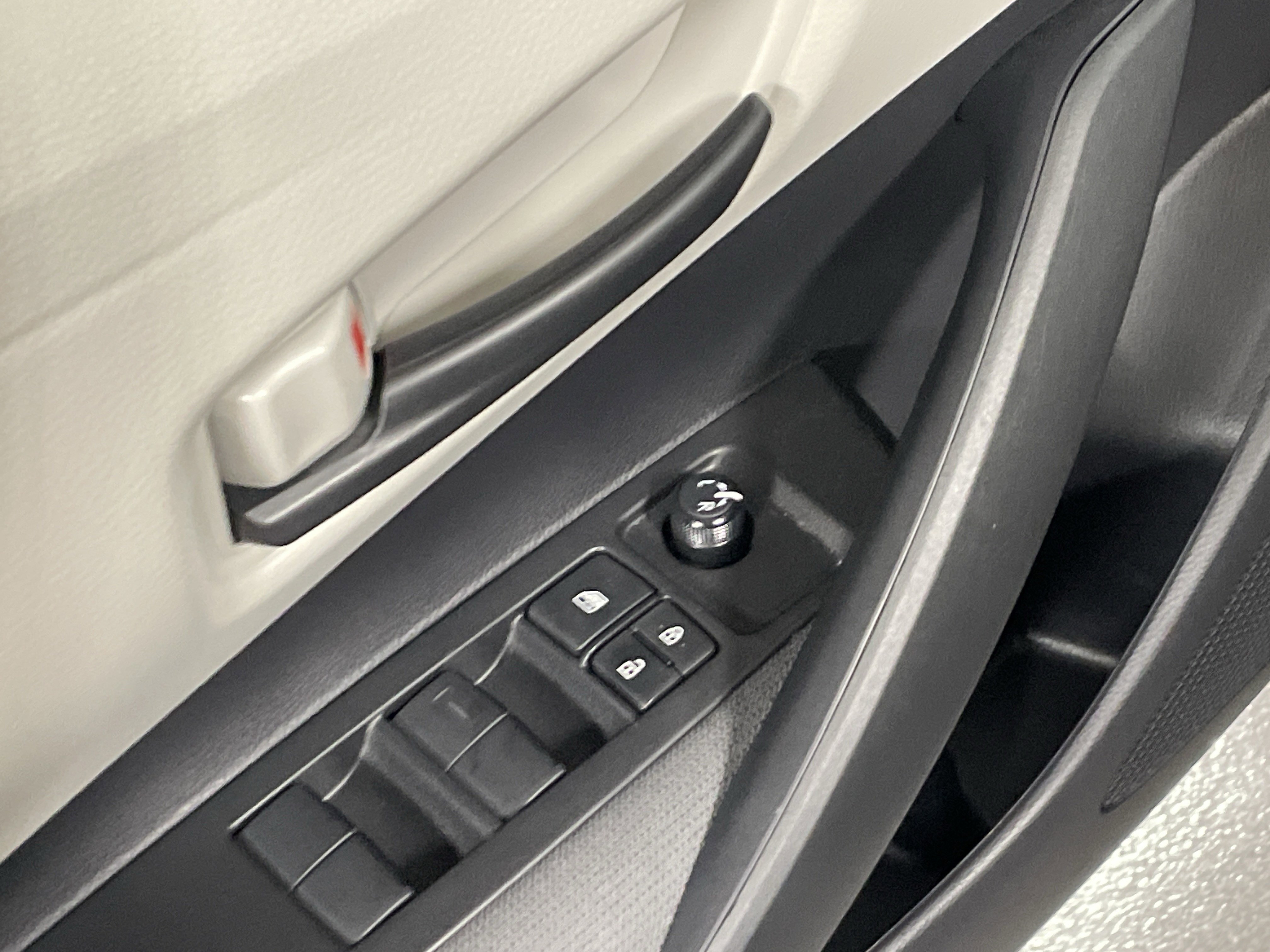 Used 2022 Toyota Corolla LE image 15