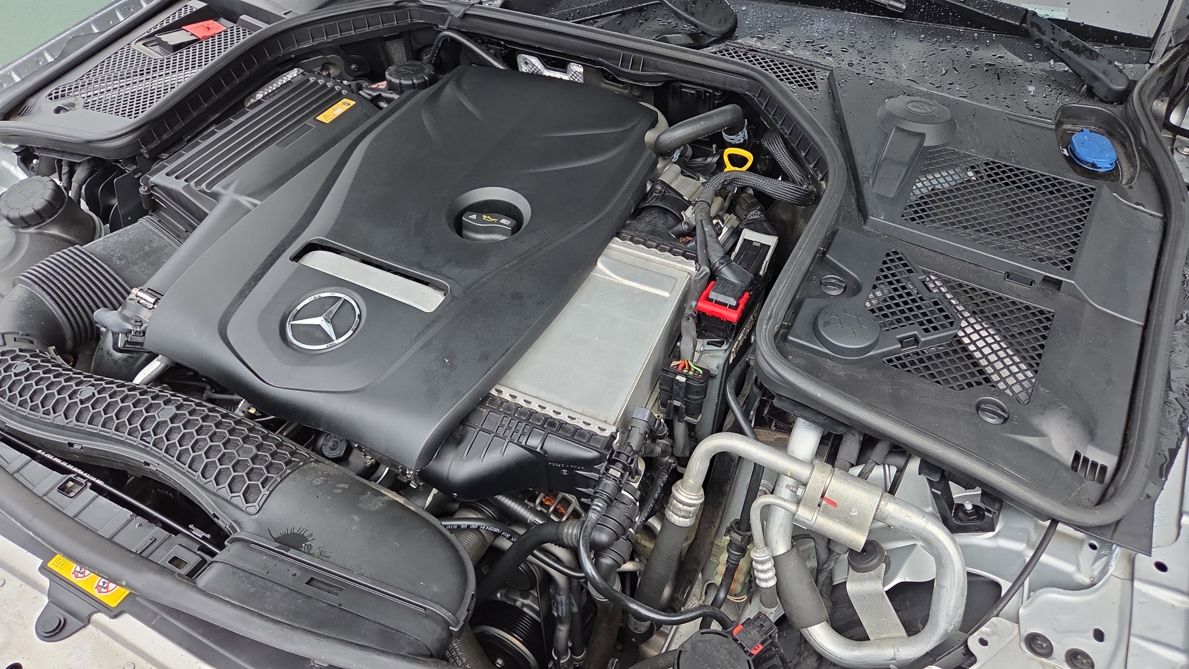 Used 2015 Mercedes-Benz C 300 4MATIC Sedan image 25