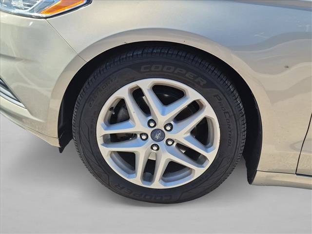 Used 2015 Ford Fusion SE FWD image 9