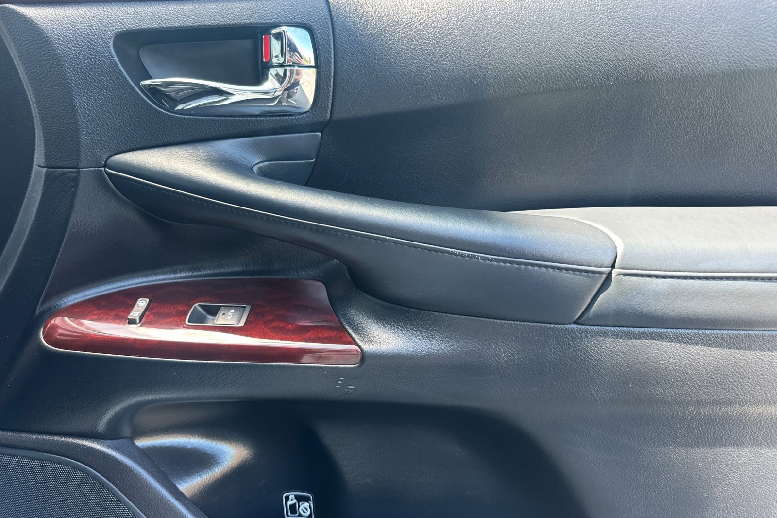 Used 2015 Lexus LX 570 4WD w/ Luxury Package image 22