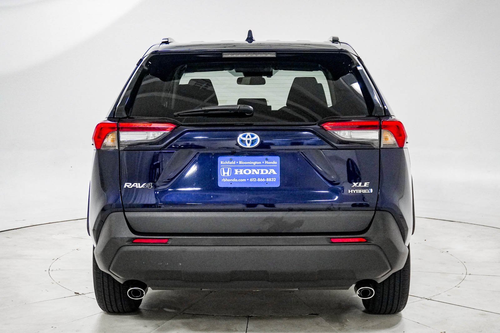 Used 2021 Toyota RAV4 XLE w/ XLE Grade Weather Package image 7