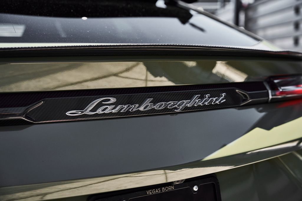 Used 2023 Lamborghini Urus Performante AWD/4WD image 18