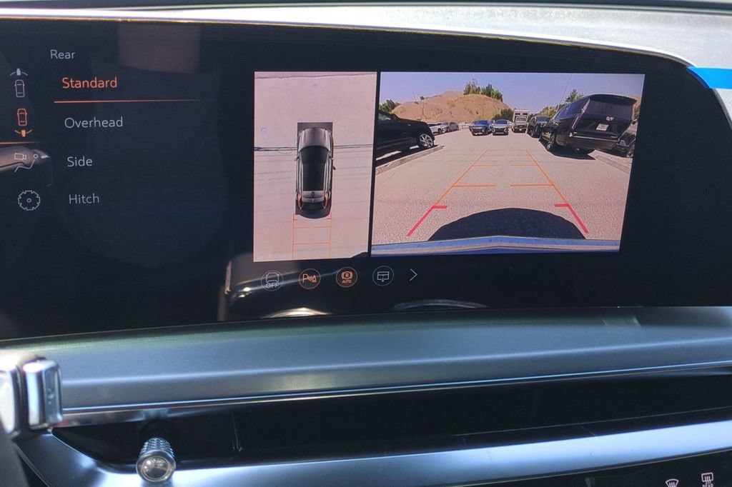 New 2026 Cadillac Lyriq Luxury AWD/4WD image 10