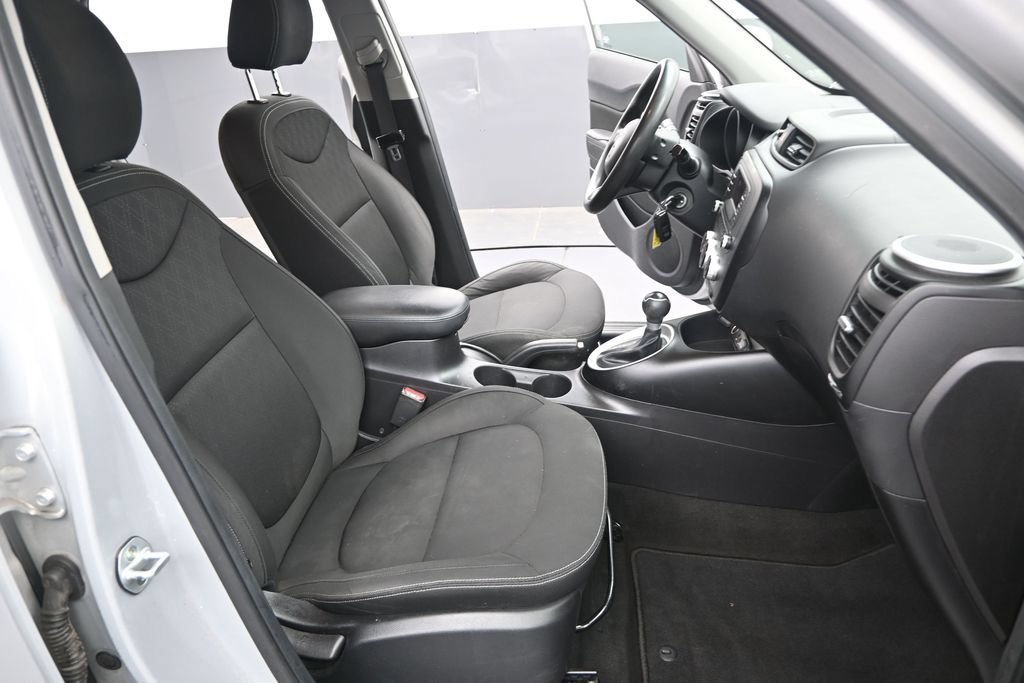 Used 2015 Kia Soul FWD image 23