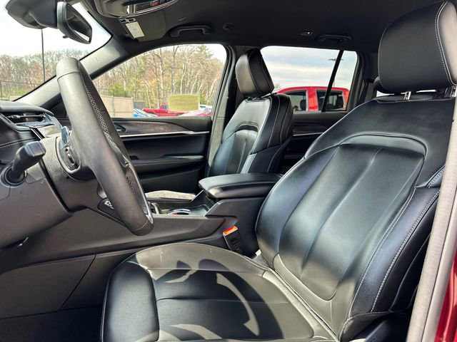 Used 2024 Jeep Grand Cherokee Limited image 38