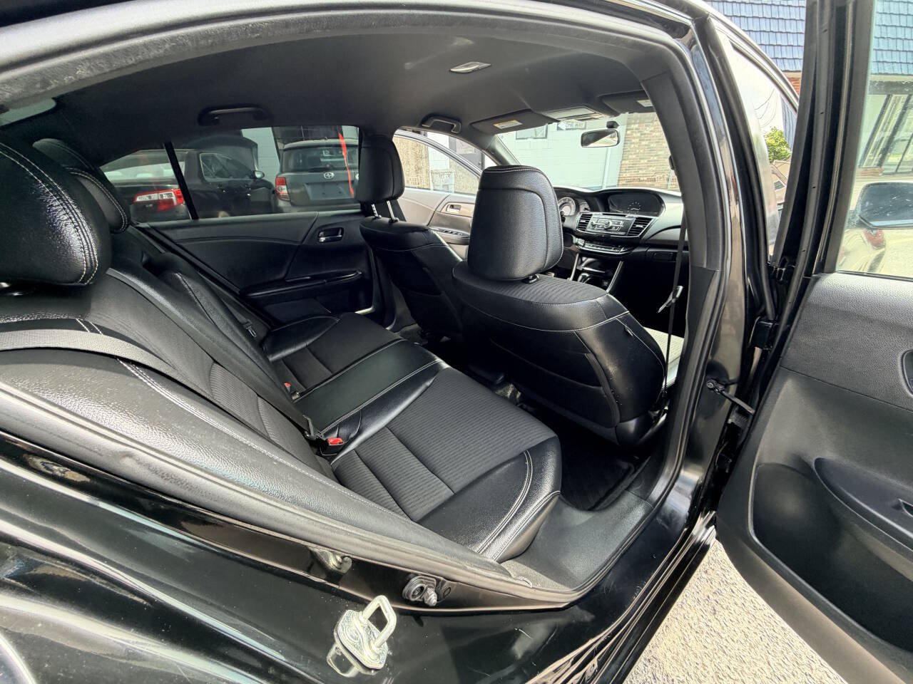 Used 2017 Honda Accord Sport image 17