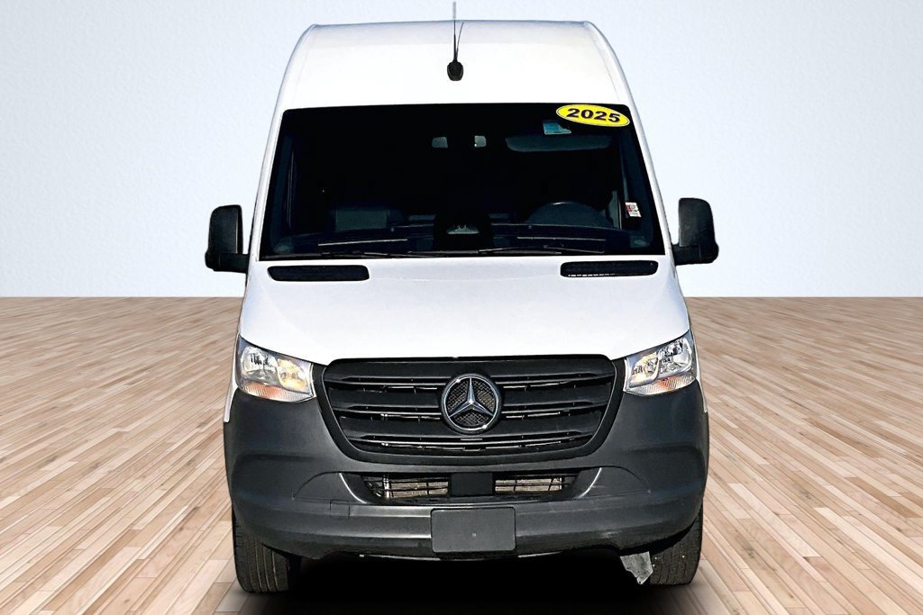 Used 2025 Mercedes-Benz Sprinter 2500 image 3