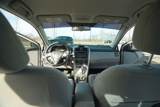 Used 2013 Toyota Corolla LE image 23