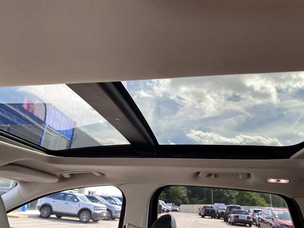 Used 2019 Ford Escape Titanium AWD/4WD image 12