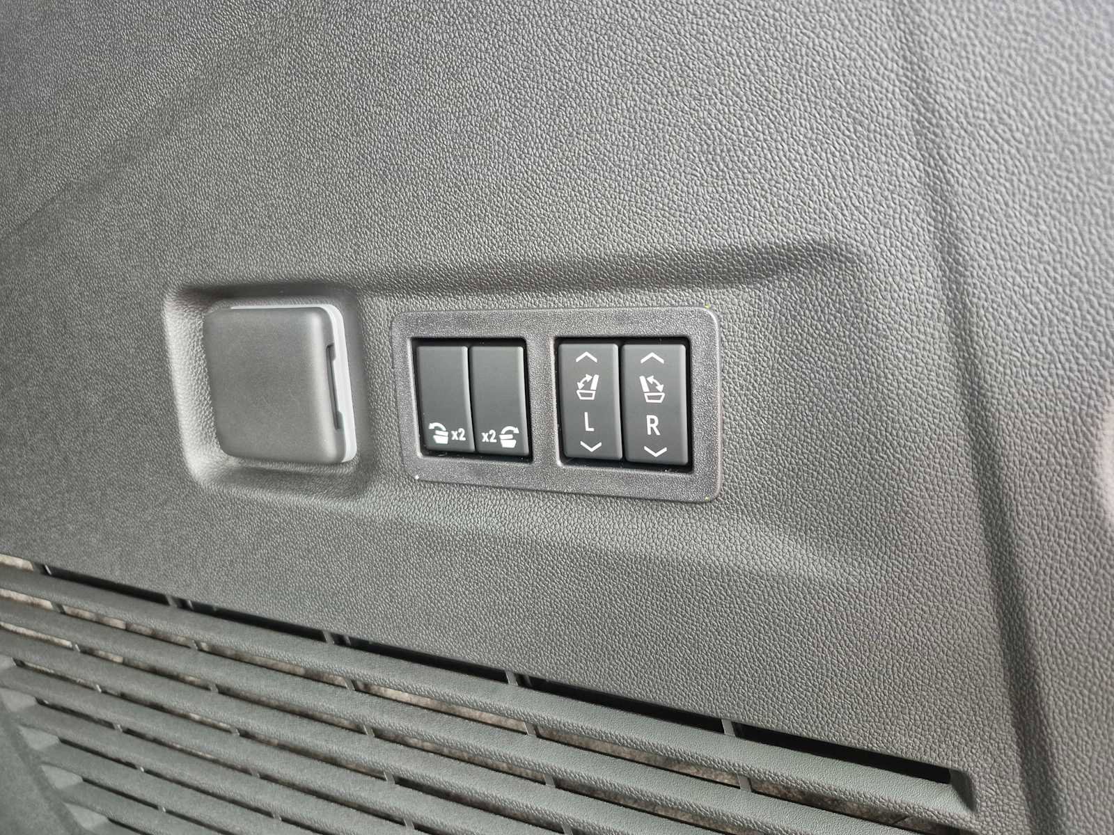 New 2026 Chevrolet Suburban LT w/ Comfort Package AWD/4WD image 7