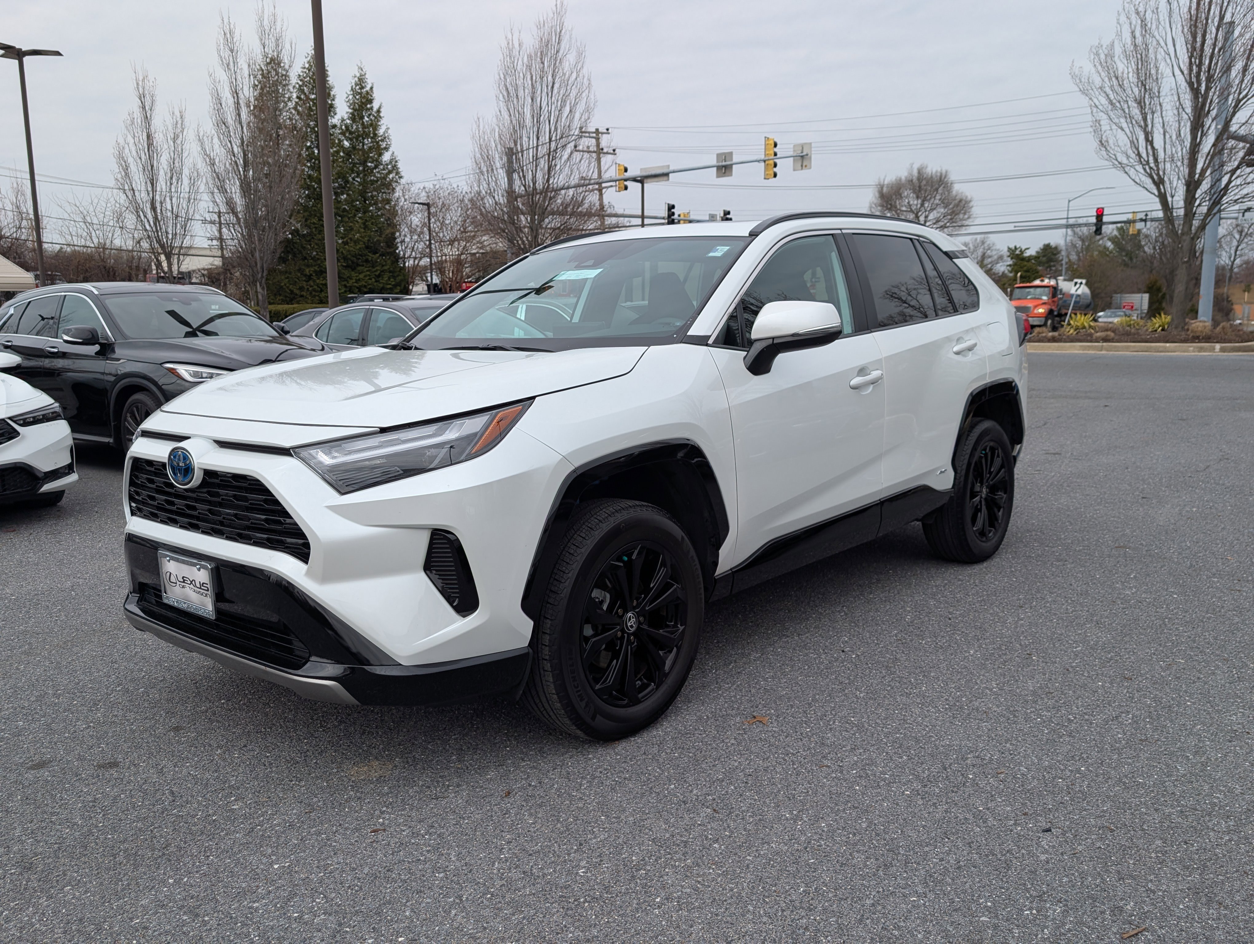 Used 2024 Toyota RAV4 SE w/ Convenience Package image 7