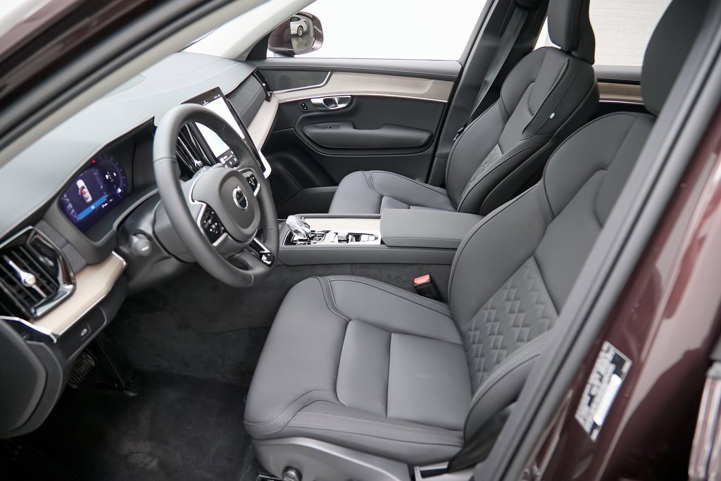 Used 2025 Volvo XC90 B6 Core w/ Protection Package image 17