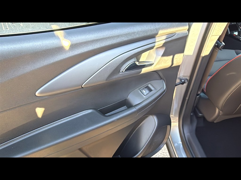 Used 2025 Chevrolet TrailBlazer RS w/ Convenience Package image 19