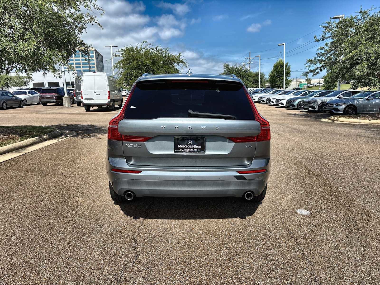 Used 2019 Volvo XC60 T5 Momentum w/ Premium Package FWD image 7