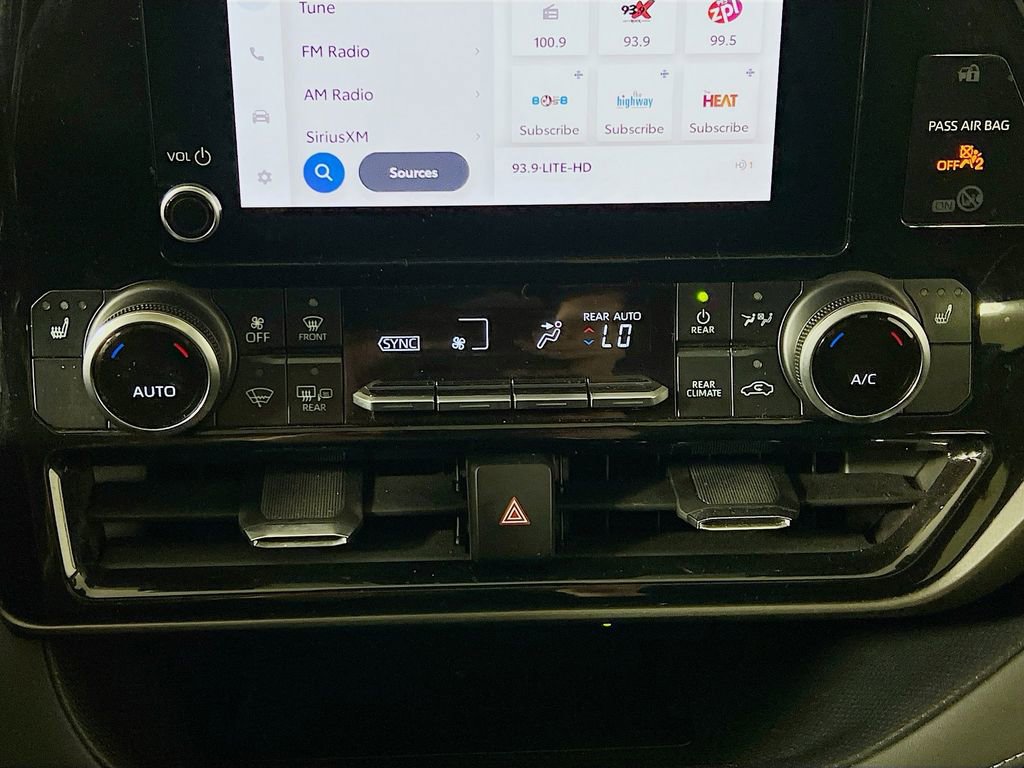 Used 2023 Toyota Highlander XLE AWD/4WD image 15