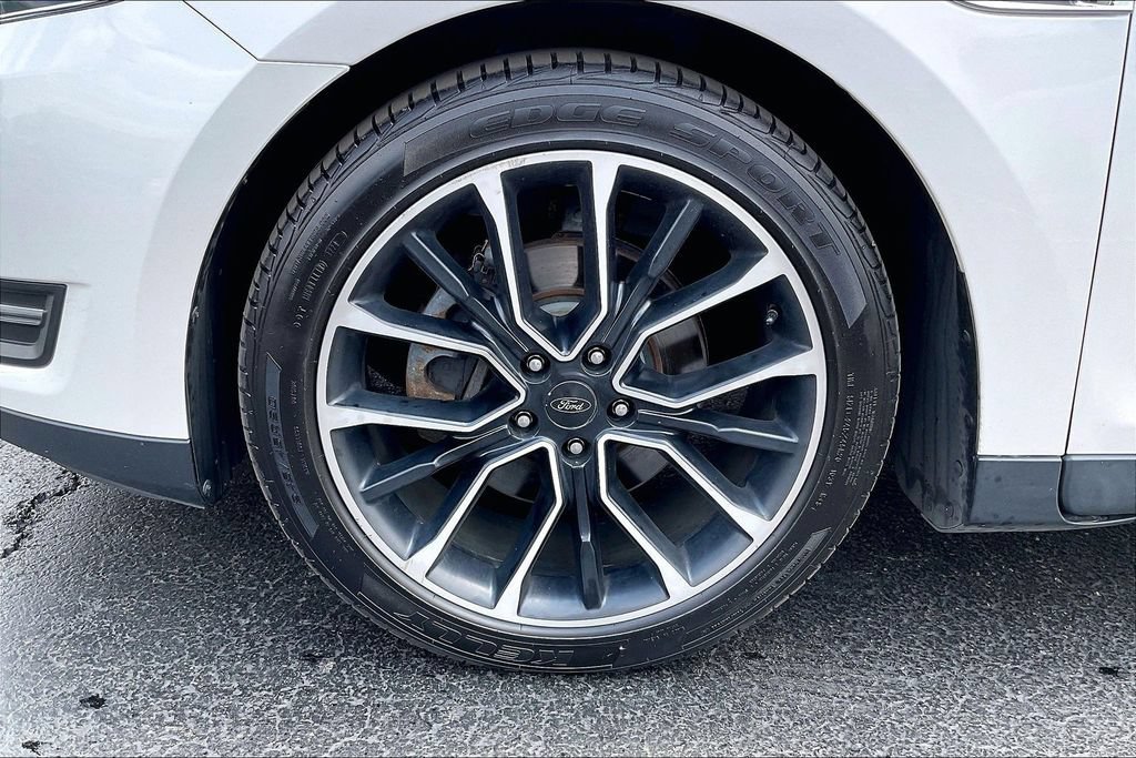 Used 2019 Ford Taurus Limited AWD/4WD image 8
