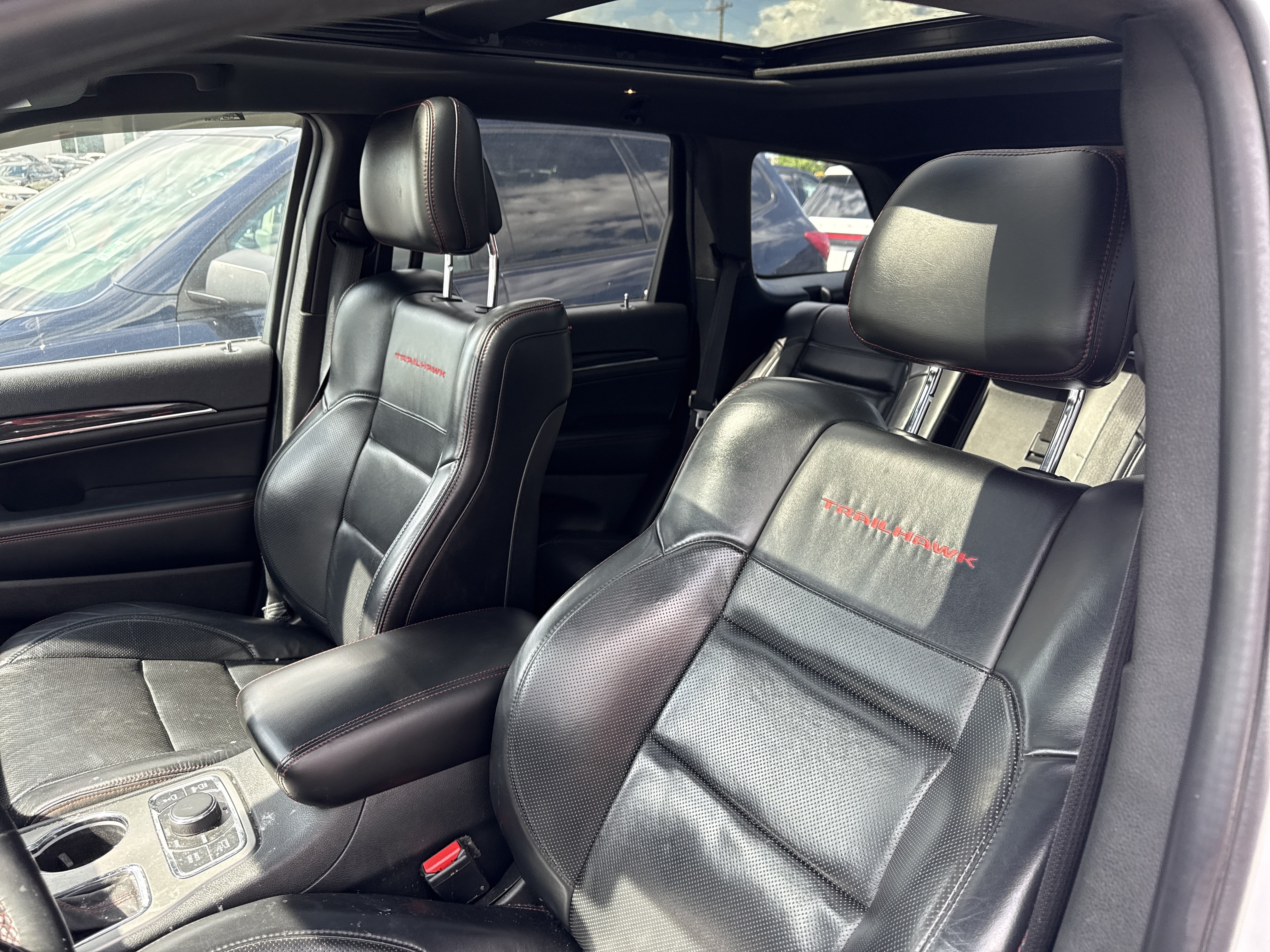 Used 2017 Jeep Grand Cherokee Trailhawk w/ Trailhawk Luxury Group AWD/4WD image 7