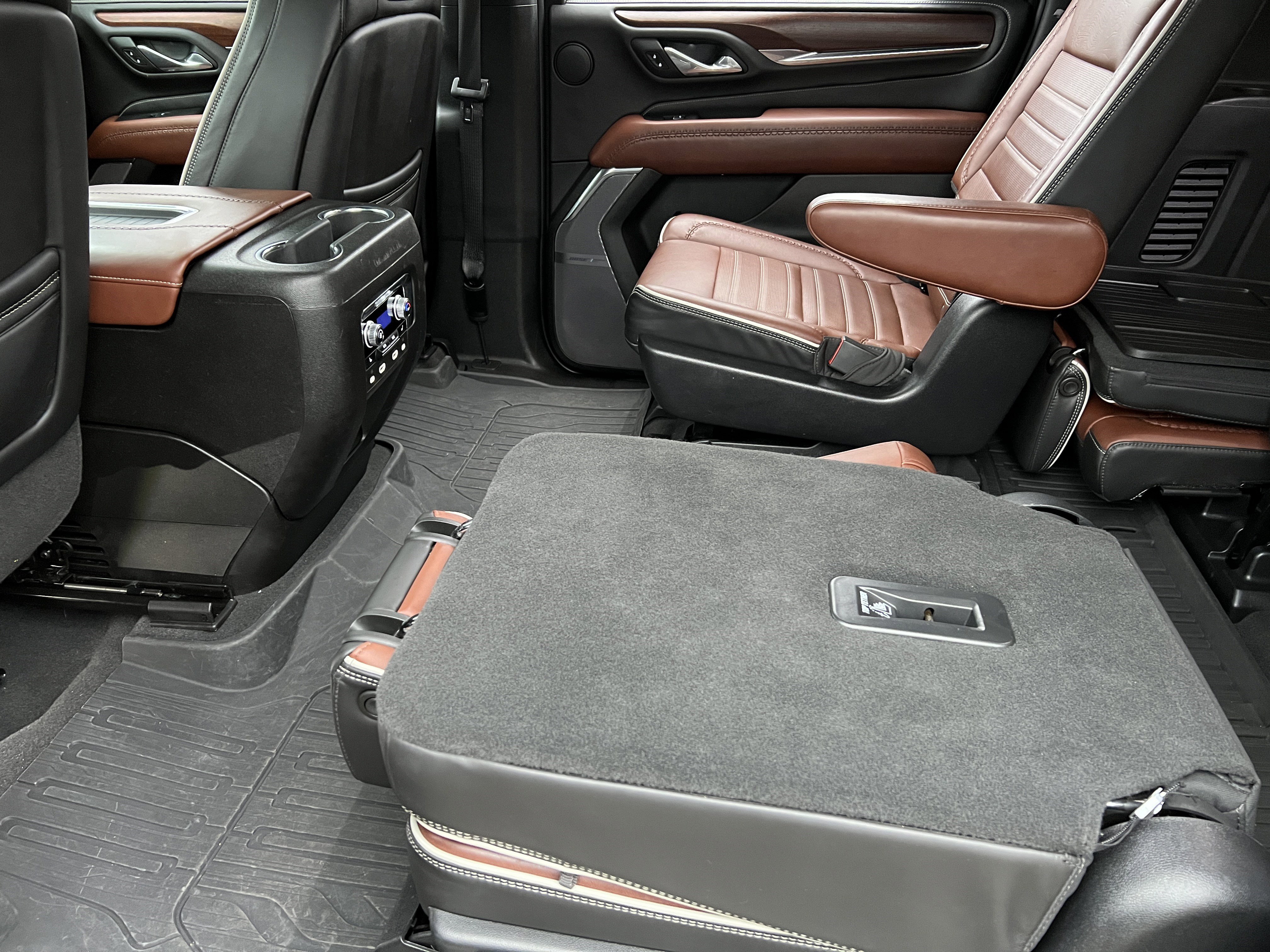 Used 2023 GMC Yukon XL Denali Ultimate w/ LPO, Floor Liner Package image 16