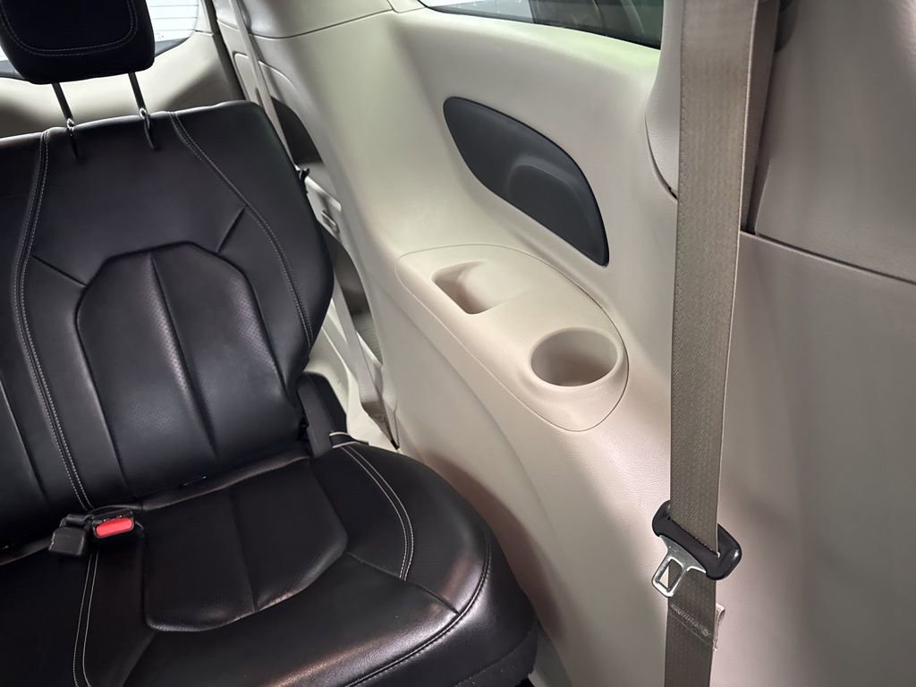 Used 2023 Chrysler Pacifica Touring-L FWD image 39