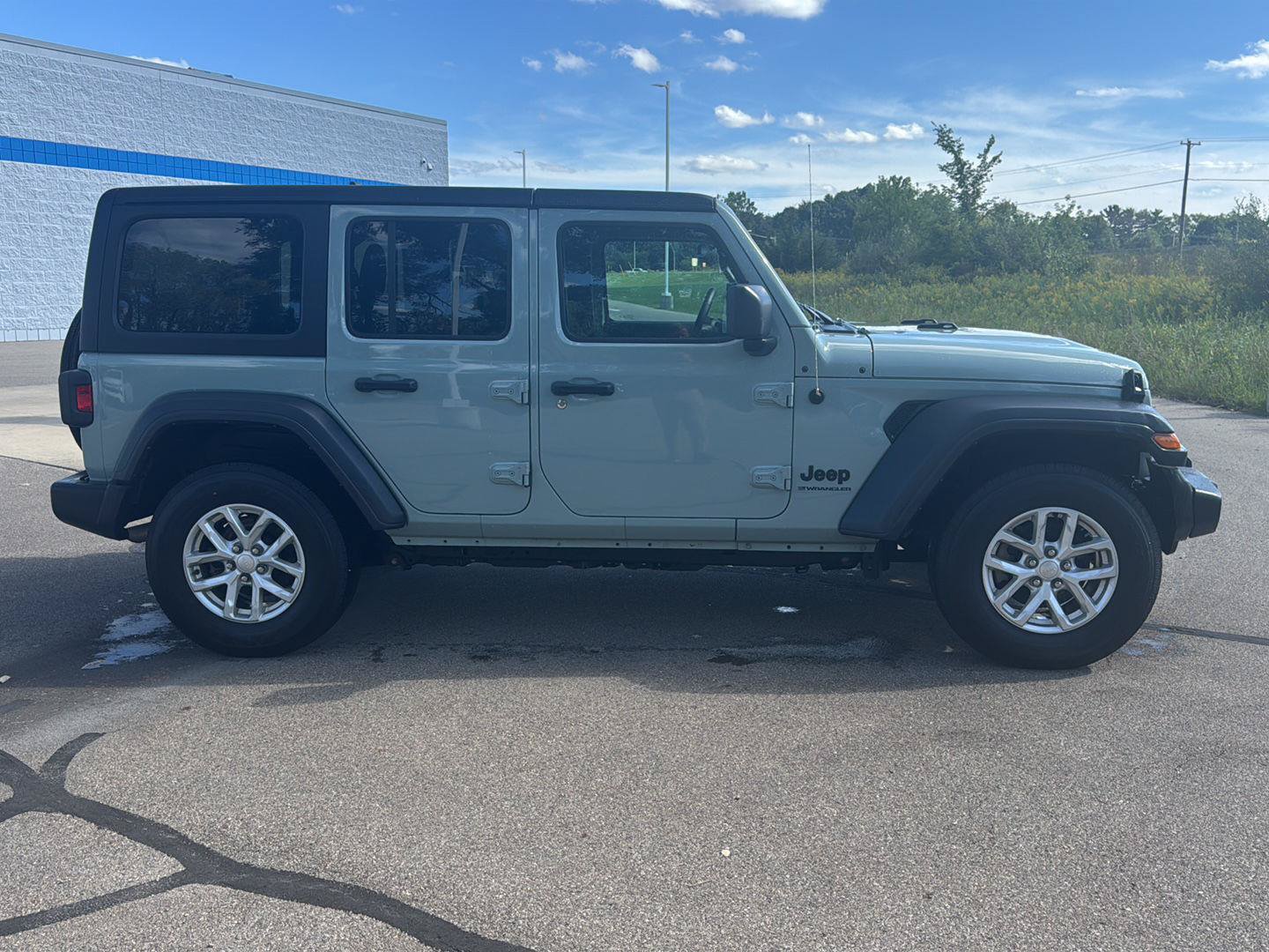 Used 2023 Jeep Wrangler Unlimited Sport AWD/4WD image 6
