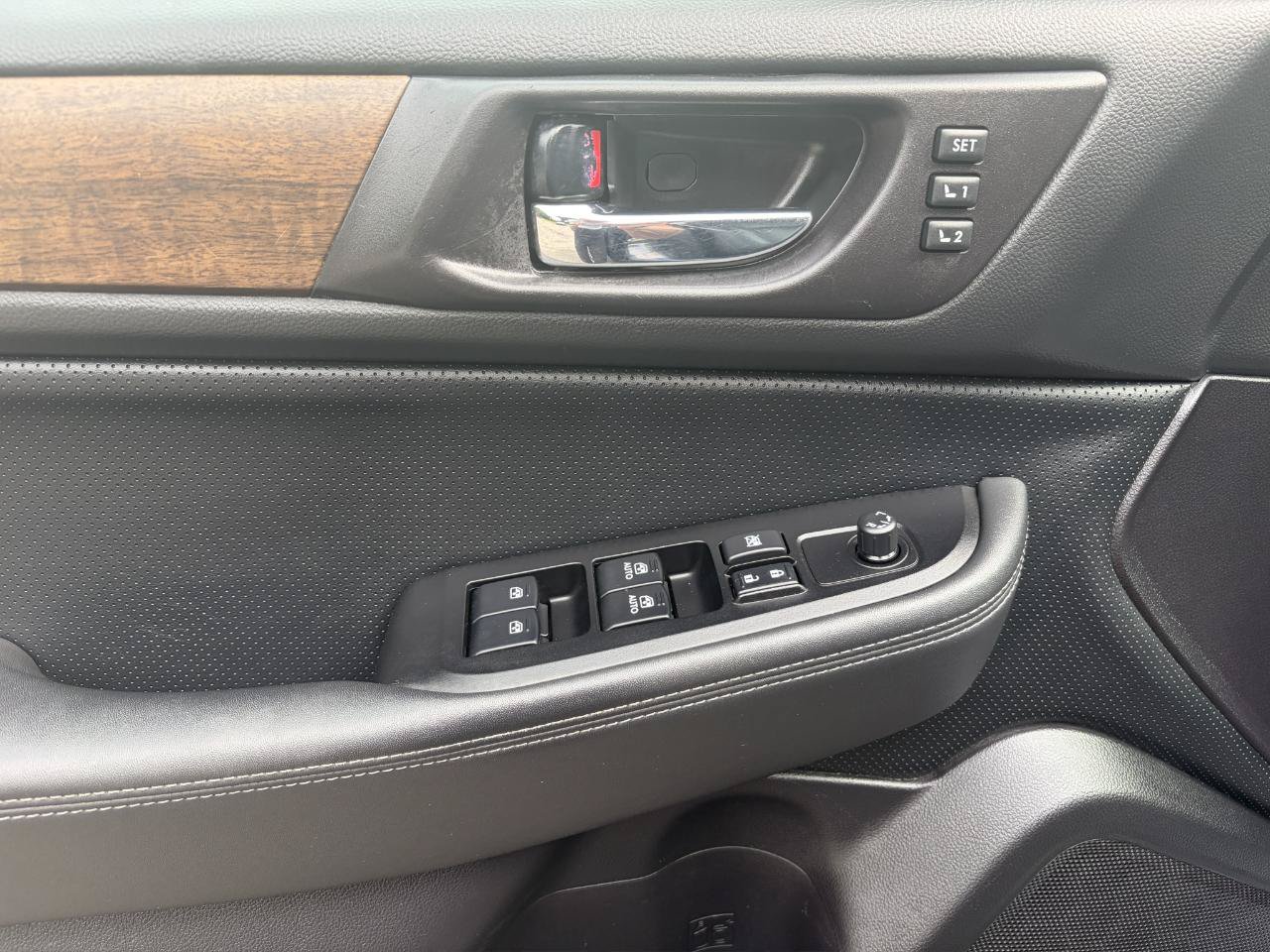 Used 2017 Subaru Outback 2.5i Limited AWD/4WD image 11