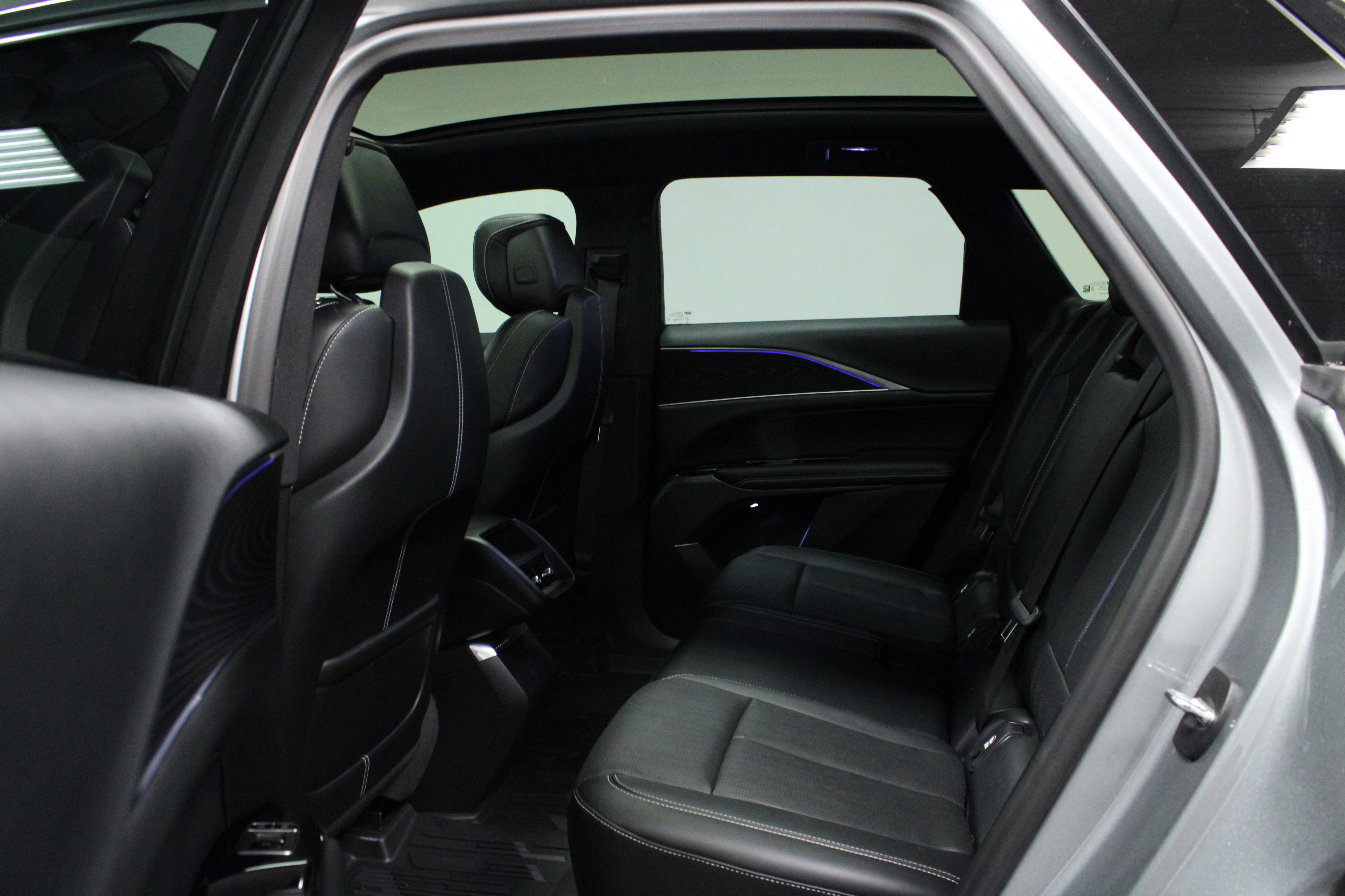 Used 2024 Cadillac Lyriq Luxury image 13