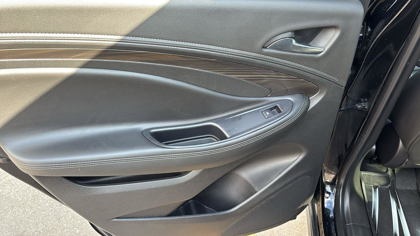 Used 2020 Buick Envision Essence image 16