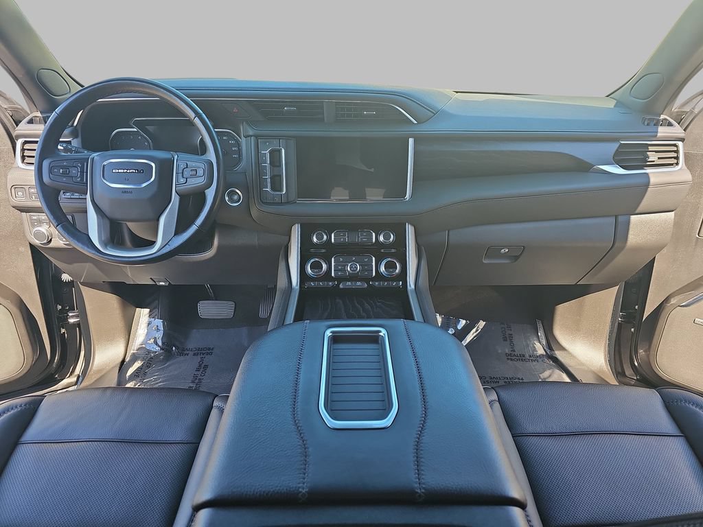 Used 2021 GMC Yukon Denali w/ Denali Premium Package AWD/4WD image 11