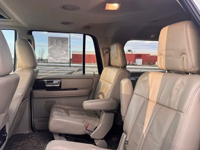 Used 2015 Lincoln Navigator L 4WD image 30