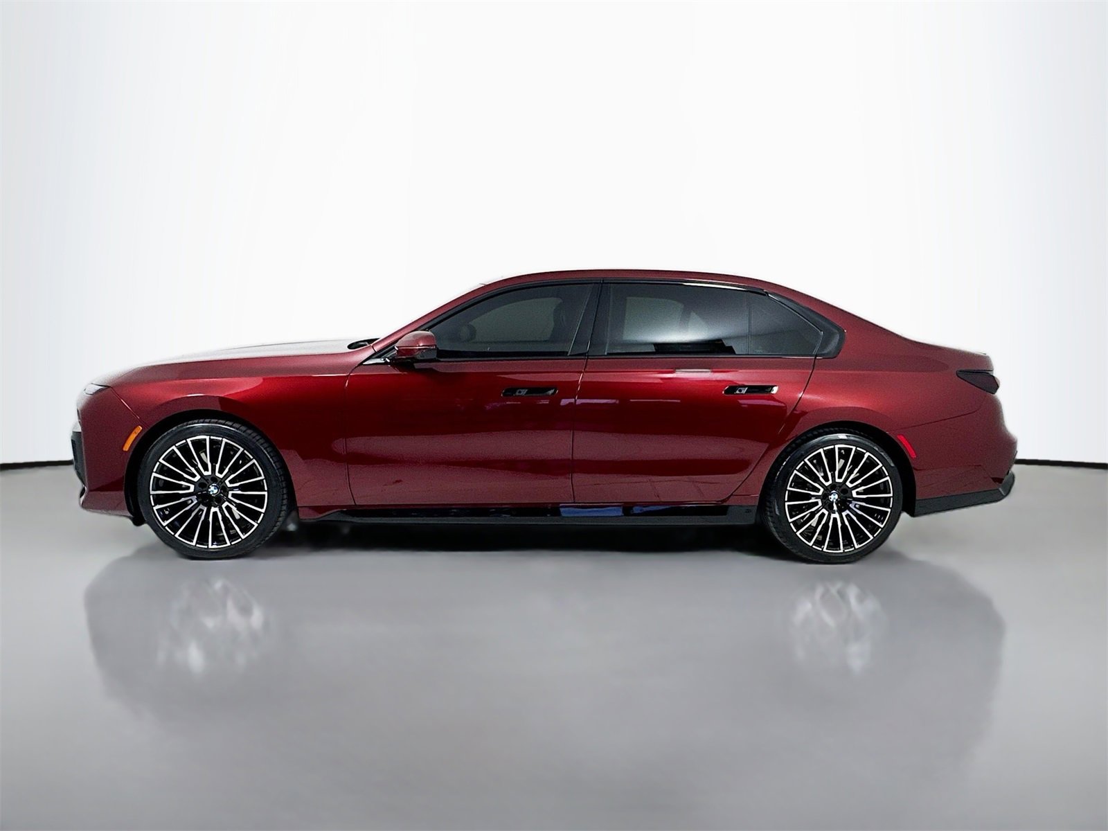 Used 2025 BMW 760i xDrive w/ Executive Package image 4