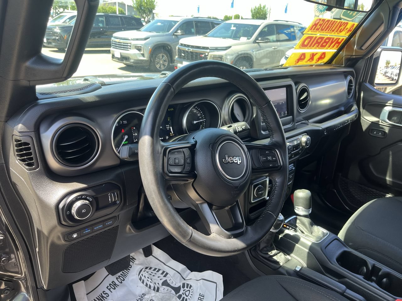 Used 2023 Jeep Wrangler Unlimited w/ Cold Weather Group AWD/4WD image 9