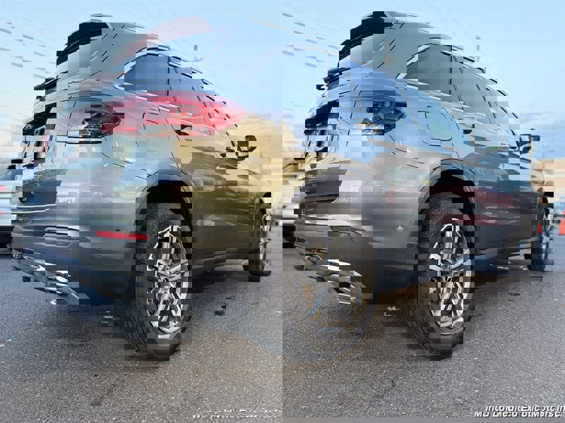 Used 2021 Mercedes-Benz GLC 300 4MATIC image 11