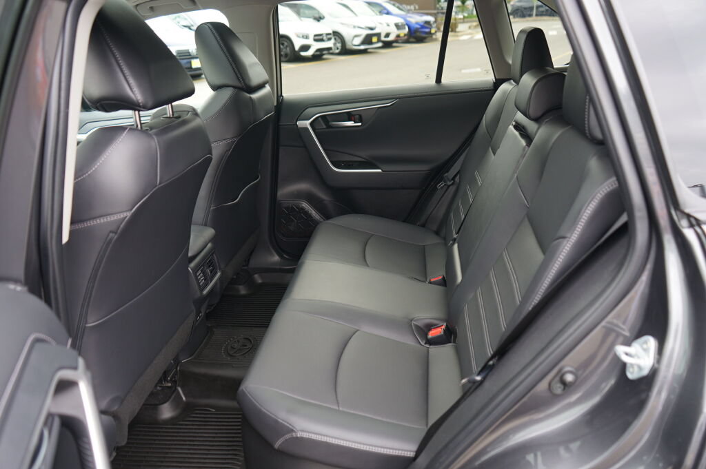 Used 2024 Toyota RAV4 Limited w/ Weather Package AWD/4WD image 18