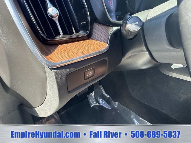 Used 2023 Volvo XC60 B5 Plus AWD/4WD image 22