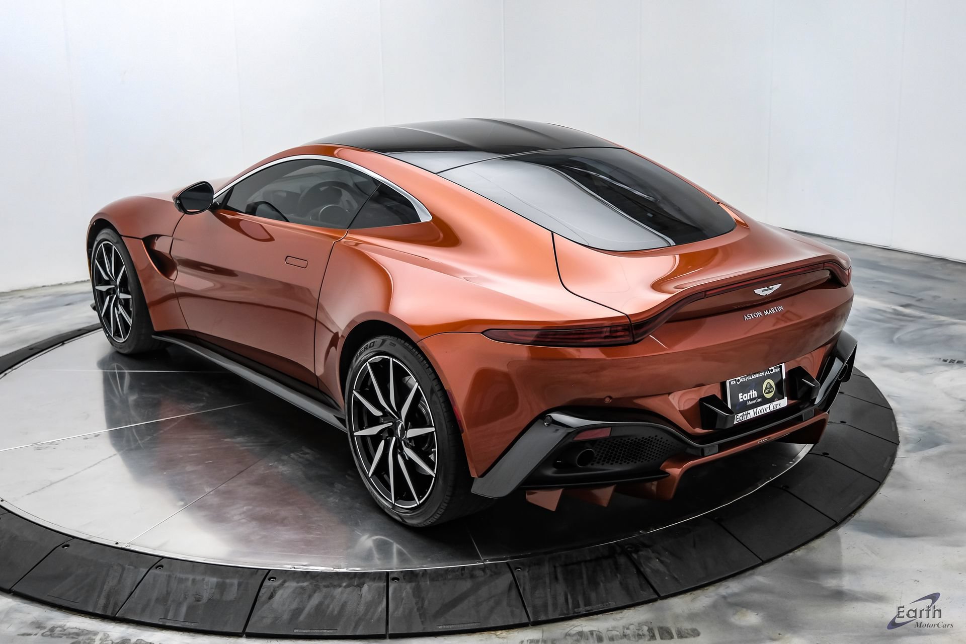 Used 2019 Aston Martin V8 Vantage Coupe RWD image 14