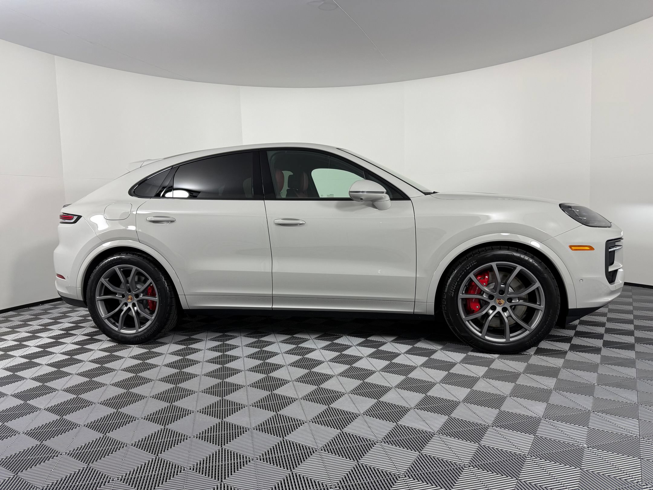 Certified 2026 Porsche Cayenne S AWD/4WD image 8