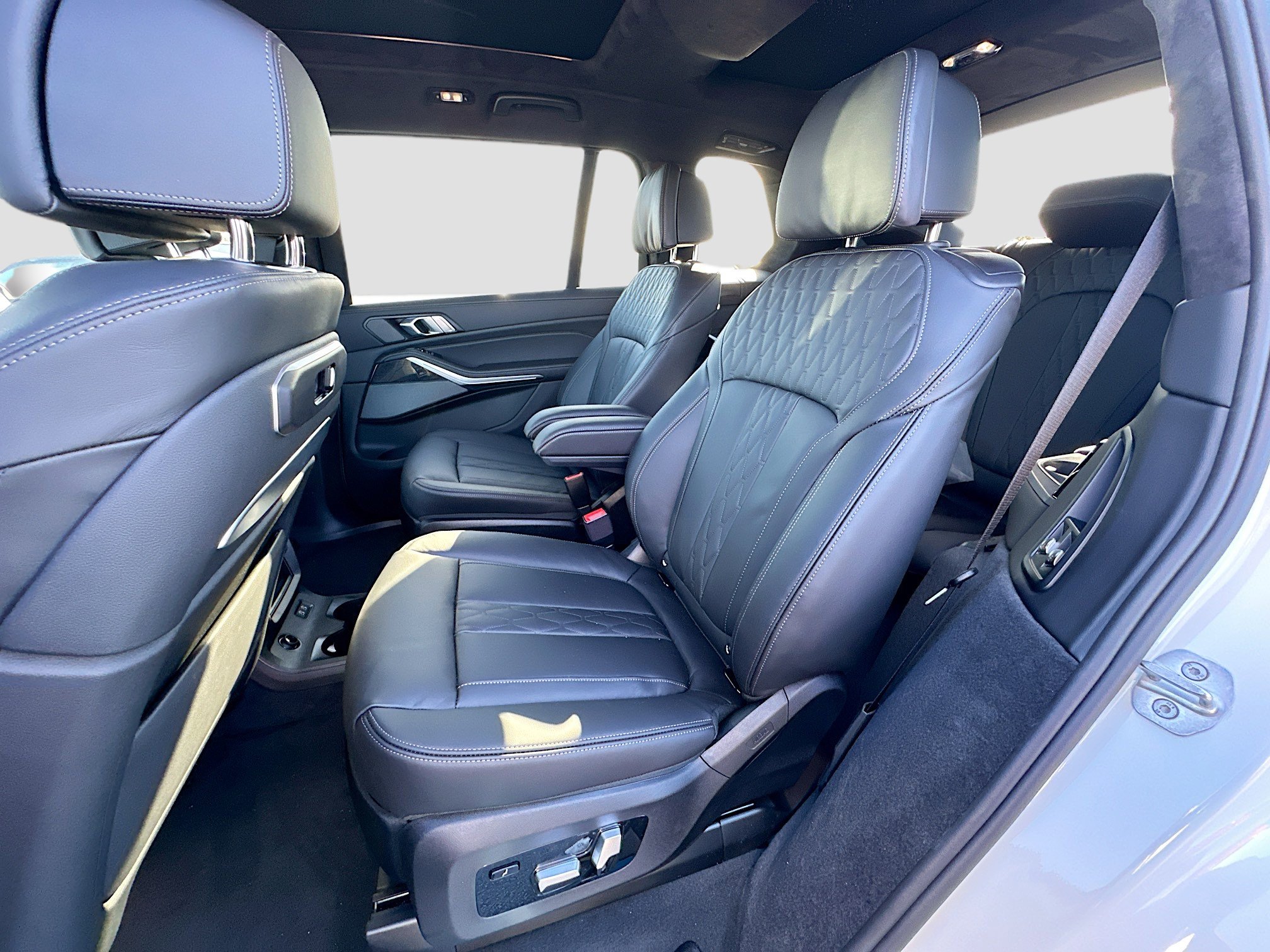 New 2026 BMW X7 xDrive40i w/ Executive Package image 19