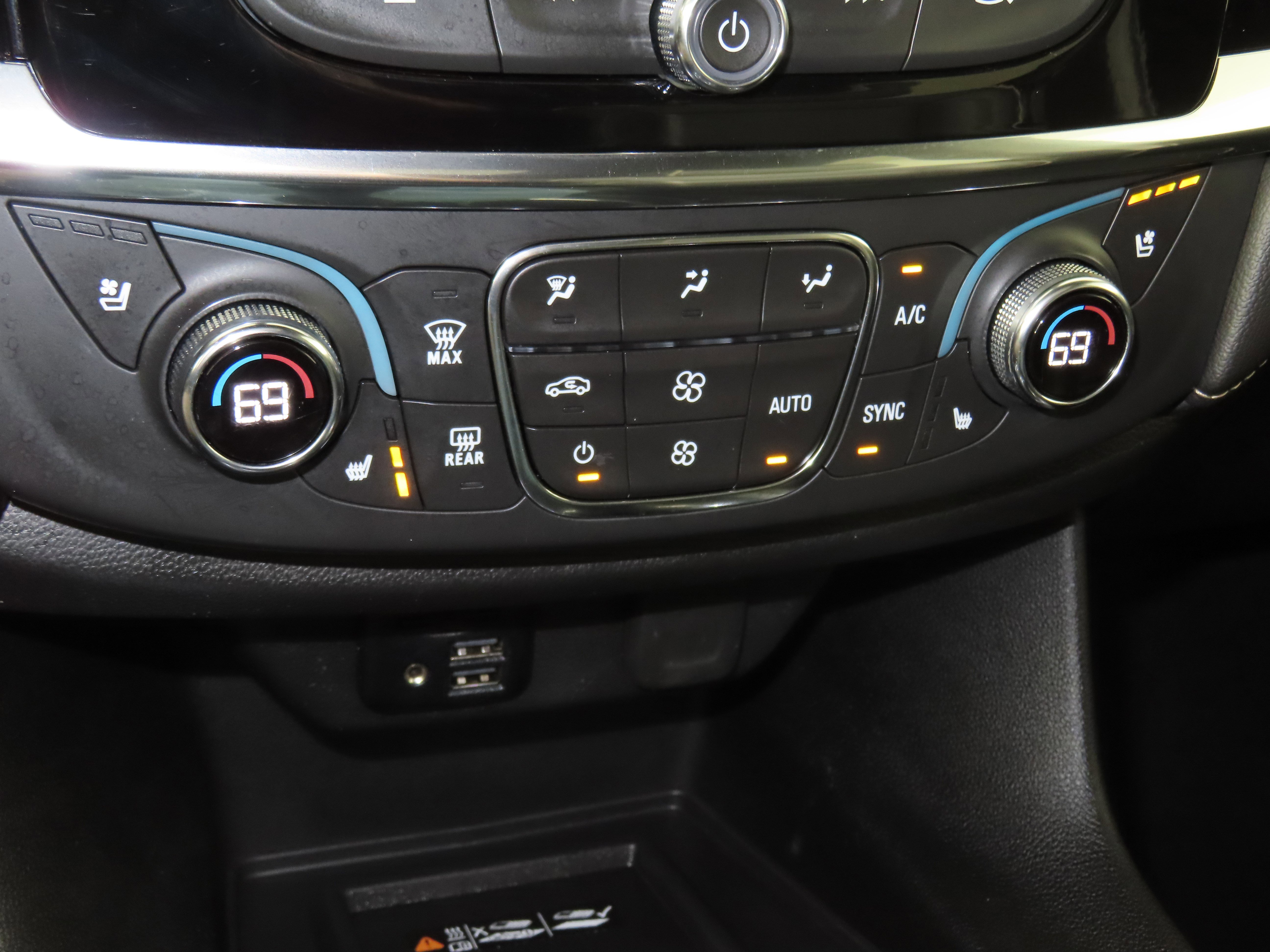 Used 2023 Chevrolet Traverse Premier AWD/4WD image 13