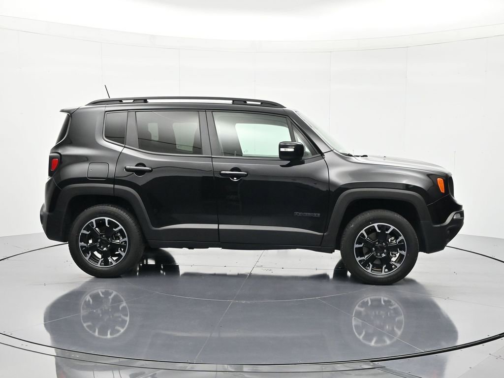 Used 2023 Jeep Renegade Latitude AWD/4WD image 4
