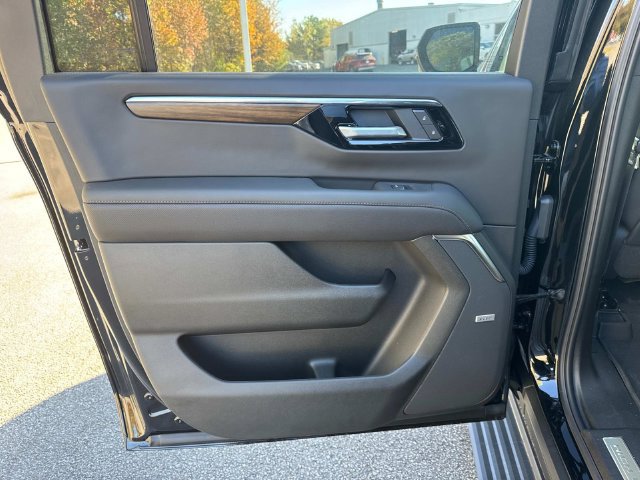 New 2026 Chevrolet Suburban High Country AWD/4WD image 17