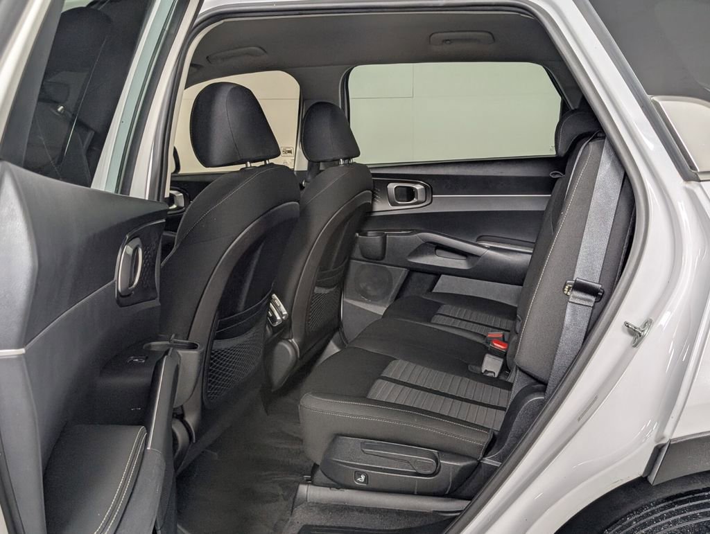 Used 2022 Kia Sorento LX image 22