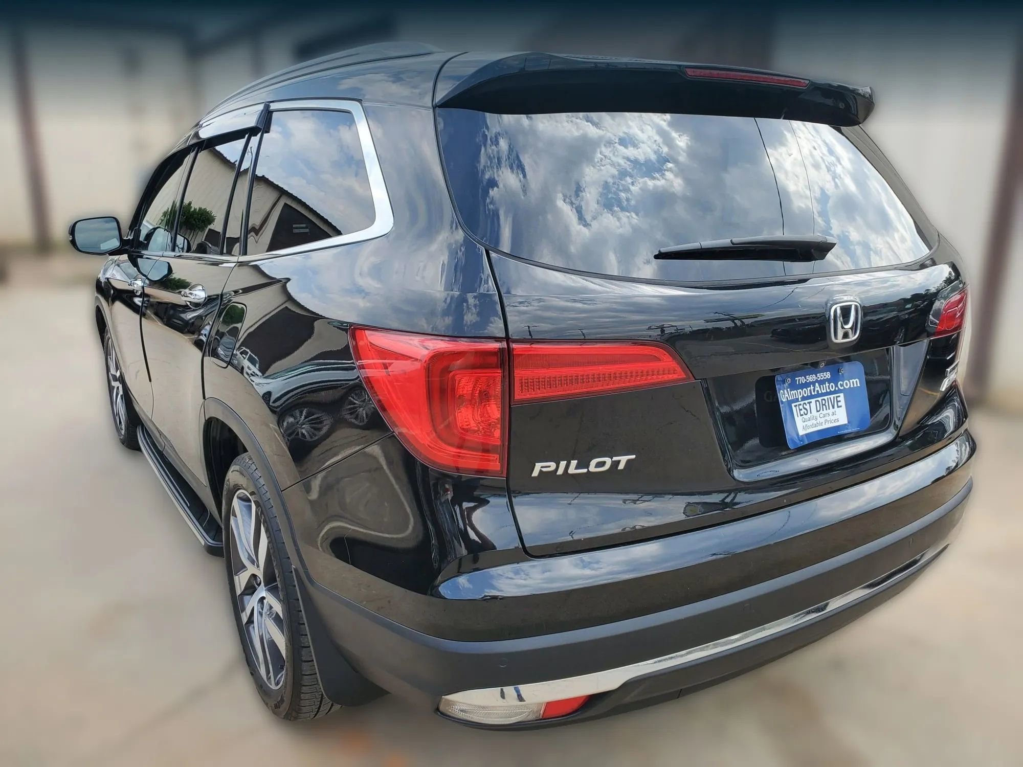 Used 2018 Honda Pilot Touring image 11